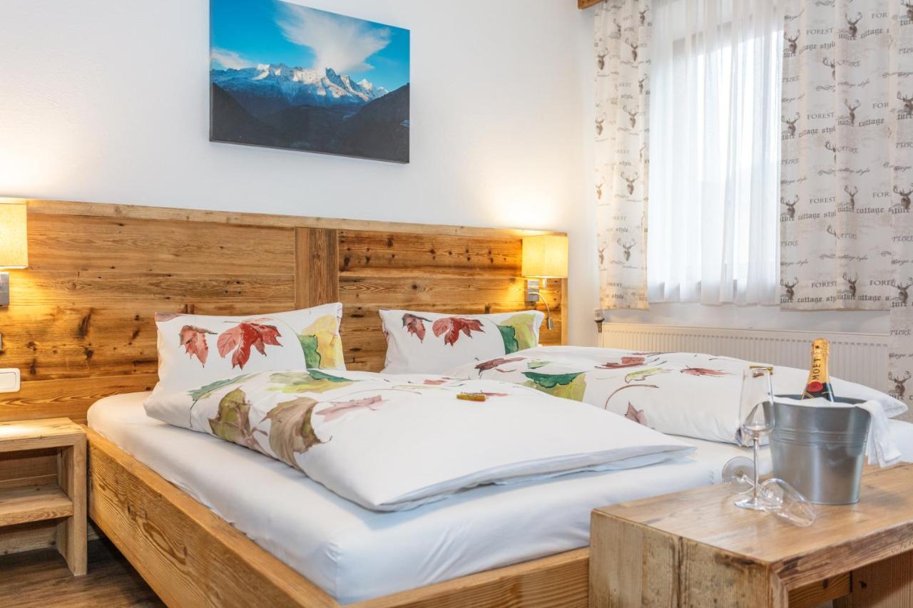 Hôtel Gasthof St. Adolari à Sankt Ulrich am Pillersee Extérieur photo