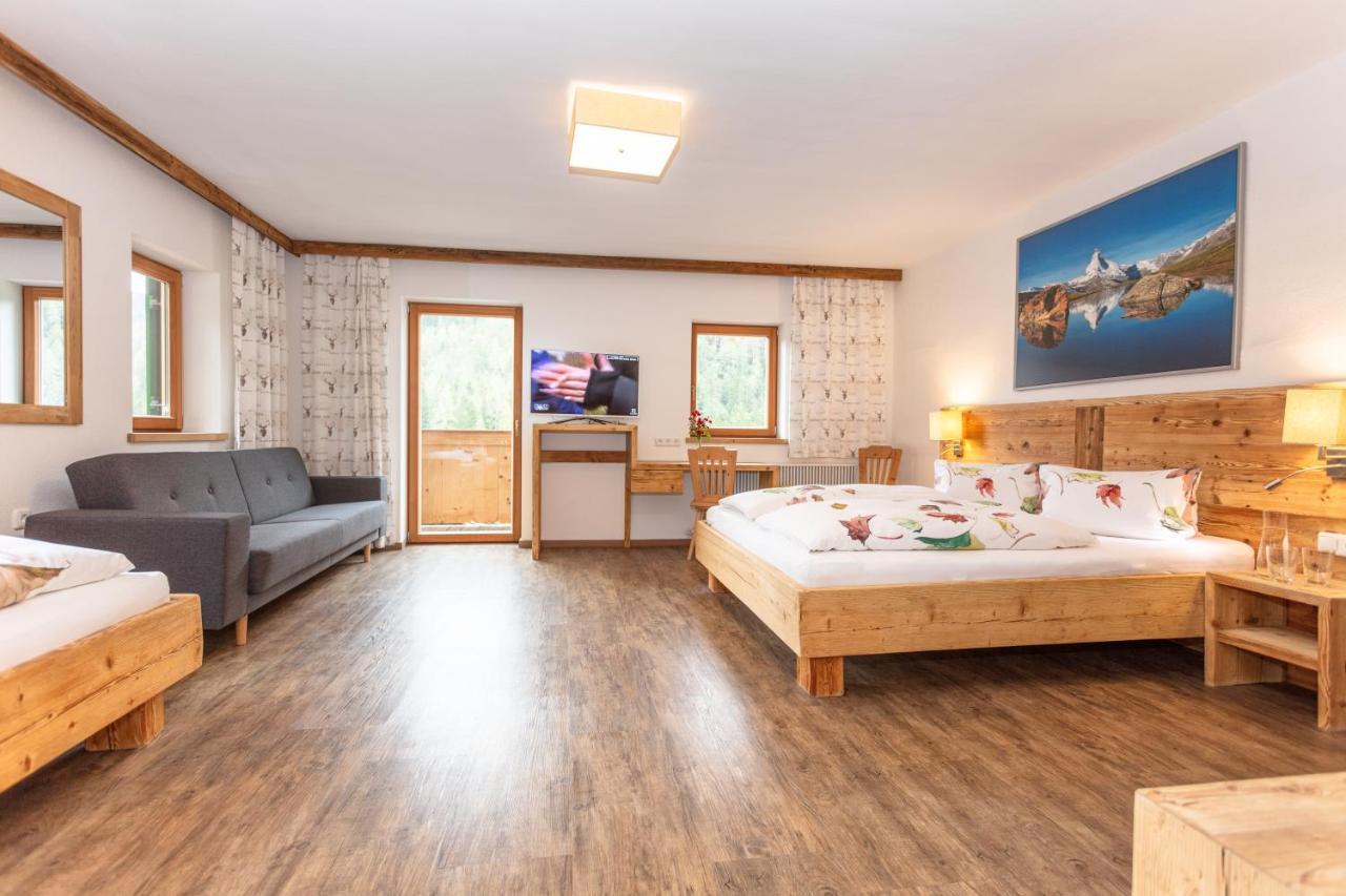 Hôtel Gasthof St. Adolari à Sankt Ulrich am Pillersee Extérieur photo